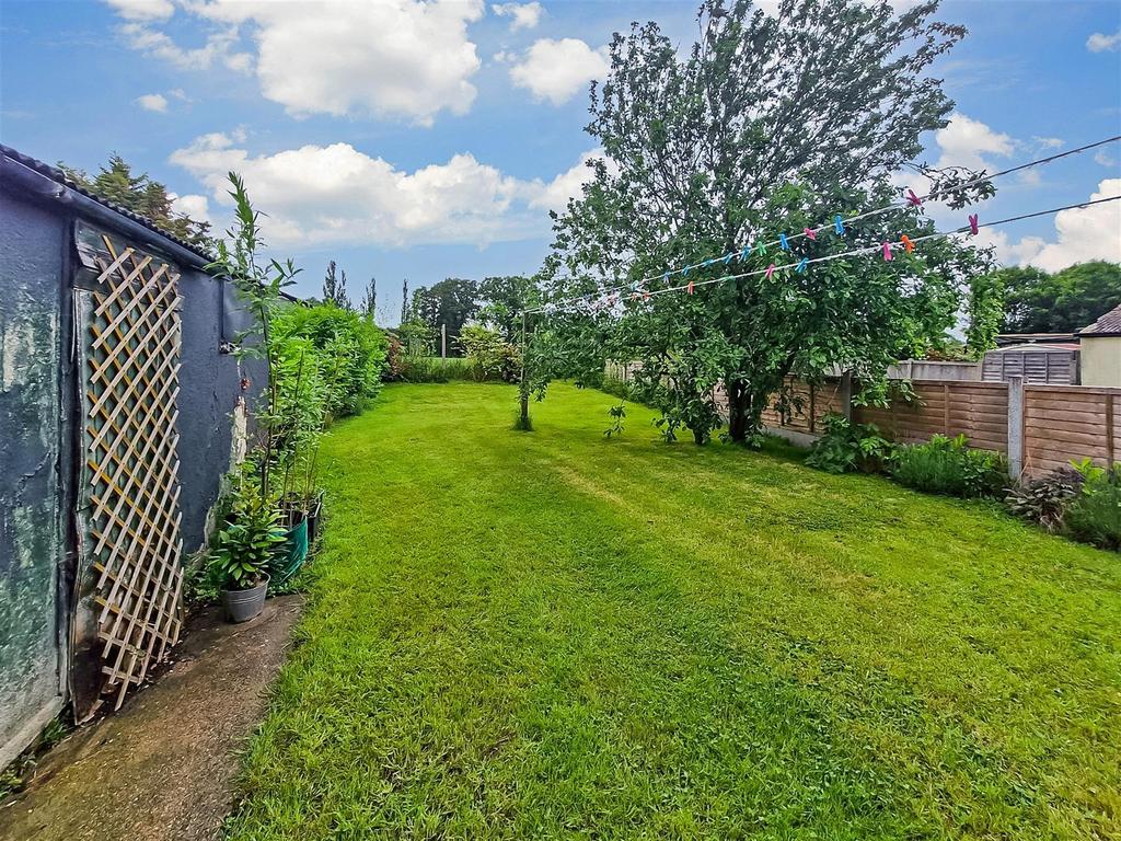 Newmans Lane, Loughton, Essex 3 bed semidetached house for sale £420,000