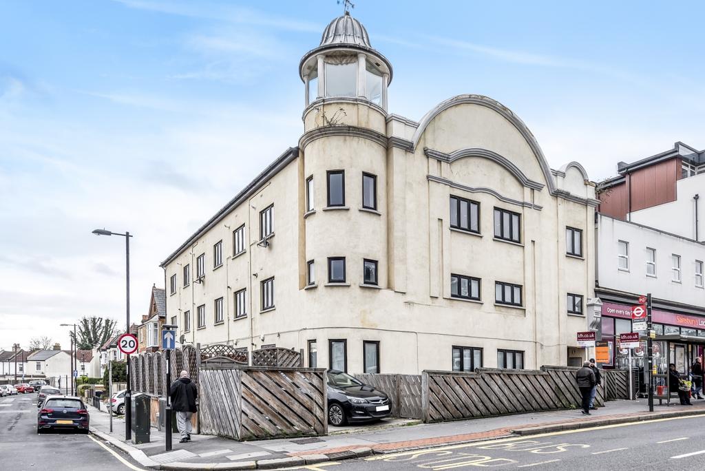 Norwood Junction London SE25 1 bed flat to rent £1,350 pcm (£312 pw)