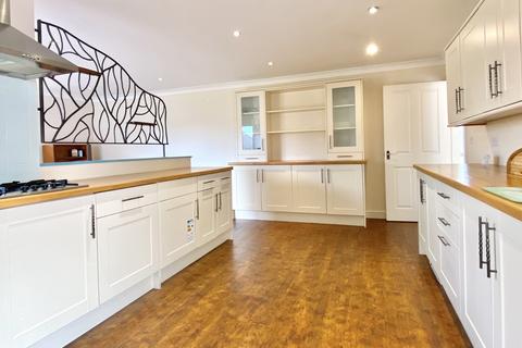 12 Cadoc Close, St Merryn, Padstow, PL28 8PE
