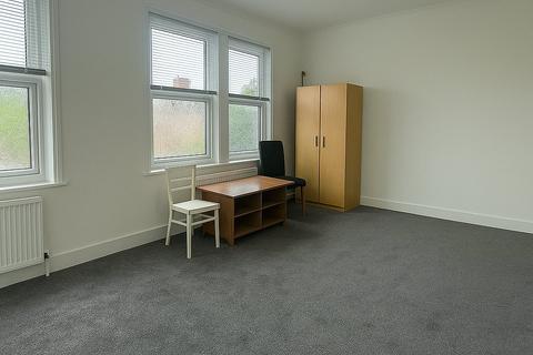 2 bedroom flat to rent, Ramsay Road, Wanstead Slip