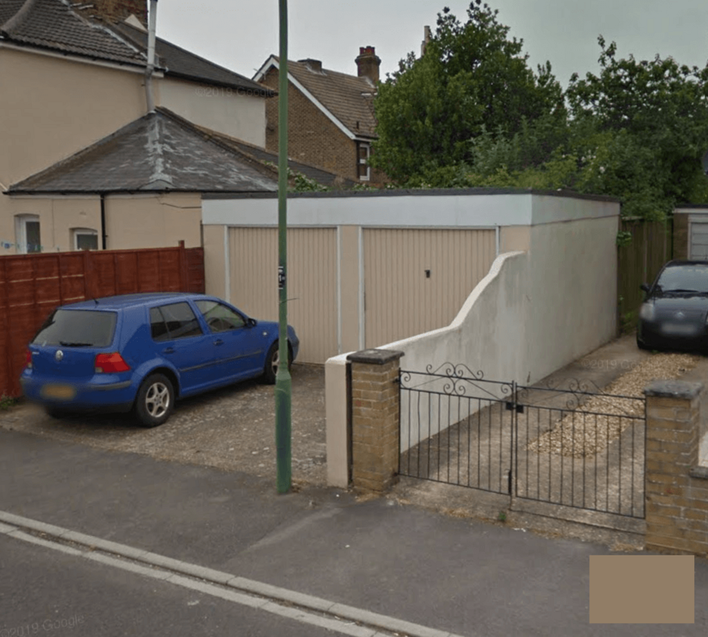 Double Garage and Forecourt for Rent