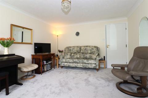 2 bedroom flat for sale, Ellingham Close, Grange Road, Alresford