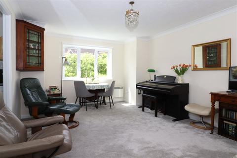 2 bedroom flat for sale, Ellingham Close, Grange Road, Alresford