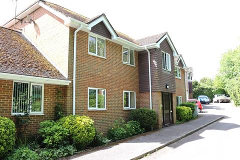 2 bedroom flat for sale, Ellingham Close, Grange Road, Alresford