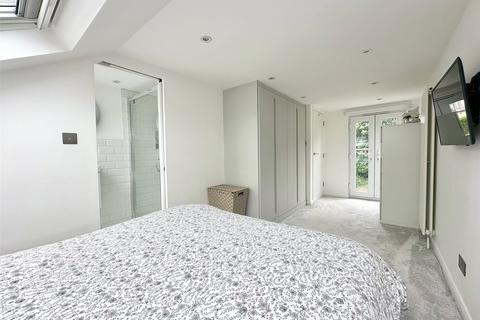 8 Low Close, Greenhithe, DA9 9PE