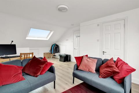 2 bedroom flat for sale, Burnham Way, Northfields, Ealing, W13