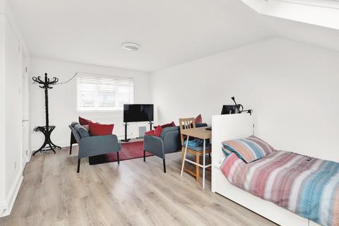 2 bedroom flat for sale, Burnham Way, Northfields, Ealing, W13
