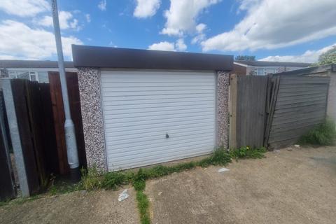 1 bedroom property to rent, Garage located in First Avenue, Canvey Island, SS8