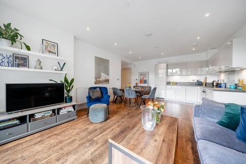 2 bedroom flat for sale, Queenstown Road, Battersea