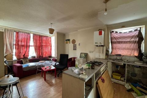 1 bedroom flat for sale, 57B South Norwood Hill, South Norwood, London, SE25 6BY