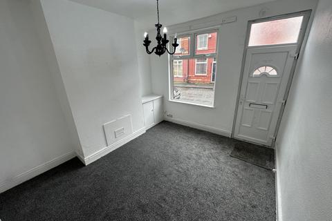 2 bedroom terraced house to rent, Grasmere Street, Manchester, M12