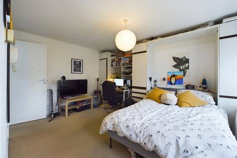 Studio for sale, Vanbrugh Park Road West, London, SE3