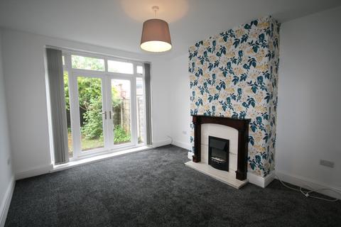3 bedroom semi-detached house to rent, Manor Road, Droylsden M43