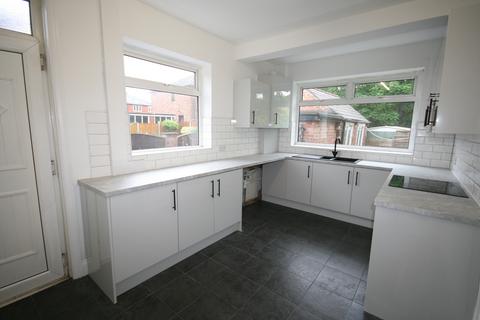 3 bedroom semi-detached house to rent, Manor Road, Droylsden M43