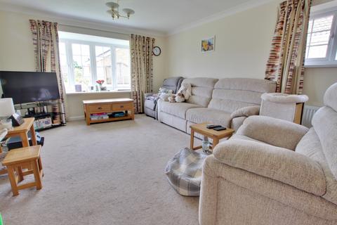 3 bedroom detached bungalow for sale, Wychwood Drive, Langley