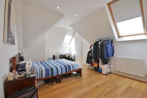 3 bedroom flat for sale, Cleve Road, London, NW6