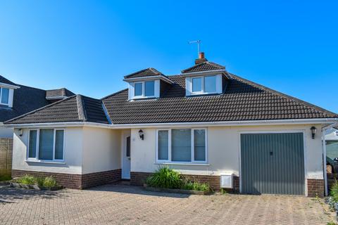 3 bedroom chalet for sale, Wavendon Avenue, Barton on Sea, New Milton, BH25