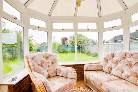 3 bedroom chalet for sale, Wavendon Avenue, Barton on Sea, New Milton, BH25