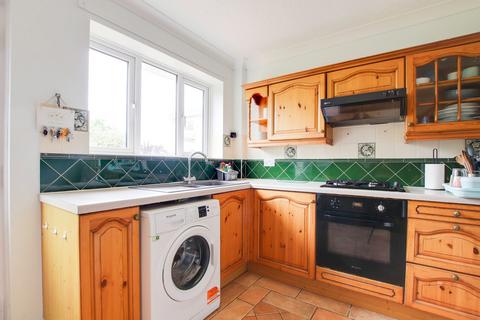 3 bedroom chalet for sale, Wavendon Avenue, Barton on Sea, New Milton, BH25