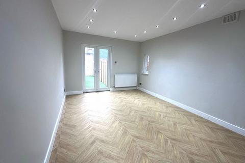 2 bedroom ground floor flat to rent, Mount Pleasant Road, London, N17