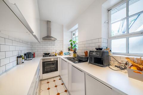 2 bedroom flat for sale, Vicarage Crescent, Battersea