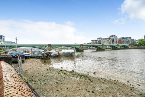 Flat 38, Archer House Vicarage Crescent, London, SW11 3LF