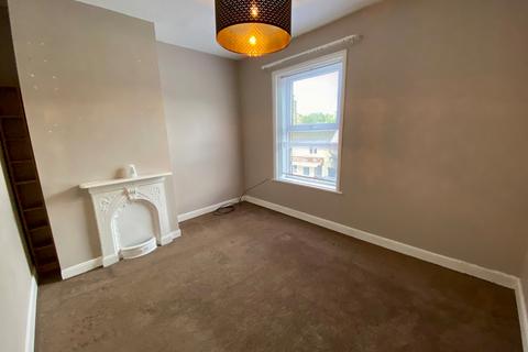 3 bedroom terraced house for sale, Leeds Road, Thackley, Bradford, West Yorkshire, BD10