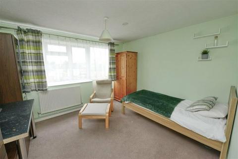 4 bedroom apartment to rent, Camberley, Surrey GU15