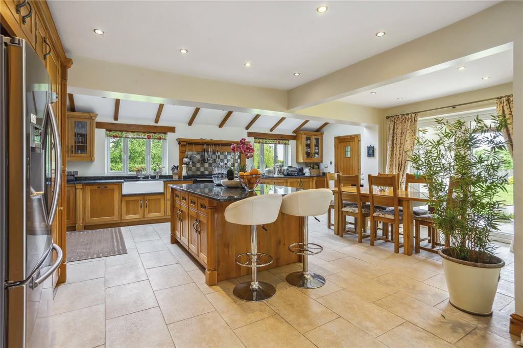 Kitchen/ Dining Room