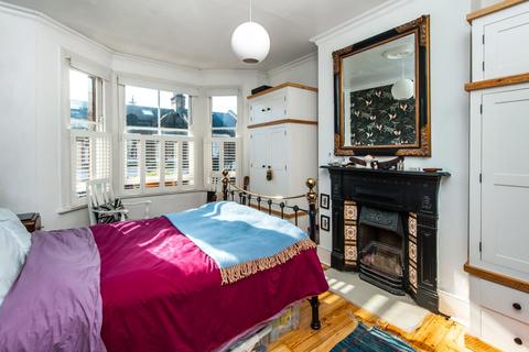 3 bedroom flat for sale, Venn Street, London SW4