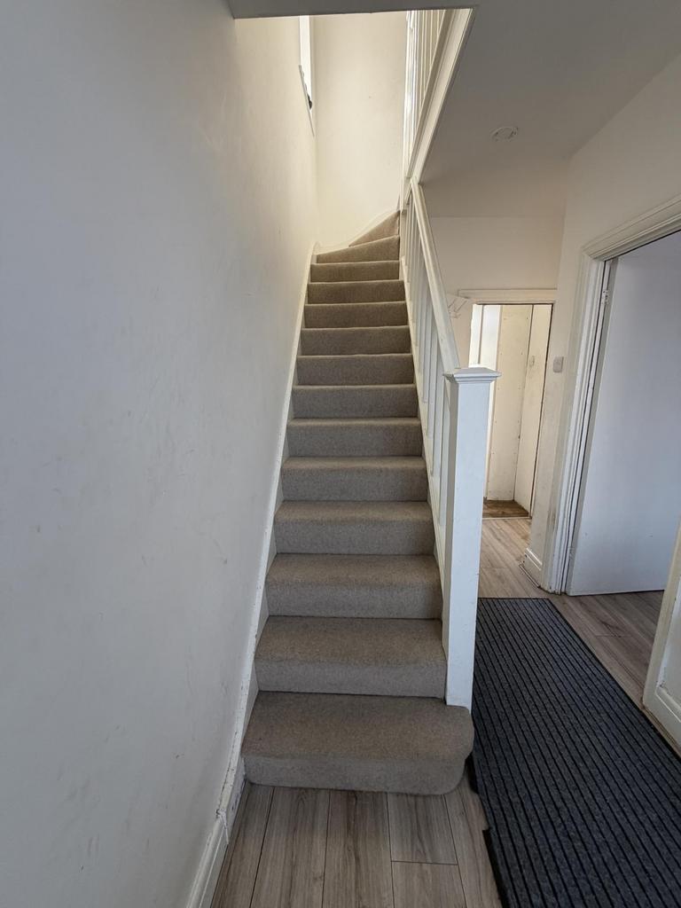 House in Southall - View 4