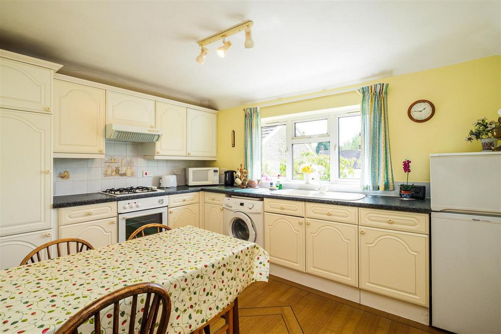 Hurtis Hill, Crowborough, TN6 3 bed detached bungalow for sale £375,000