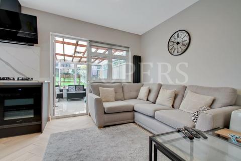 4 bedroom semi-detached house for sale, Randall Avenue, London, NW2