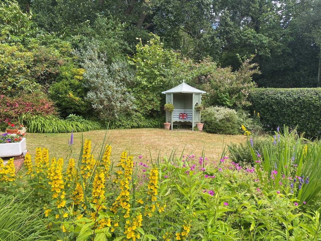Frnt Garden2