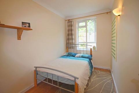 3 bedroom flat to rent, Brentford, TW8