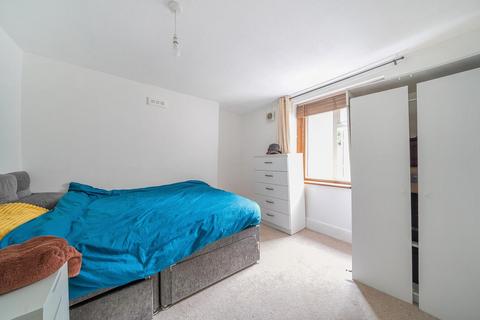 2 bedroom flat for sale, Gilmore Road, Hither Green