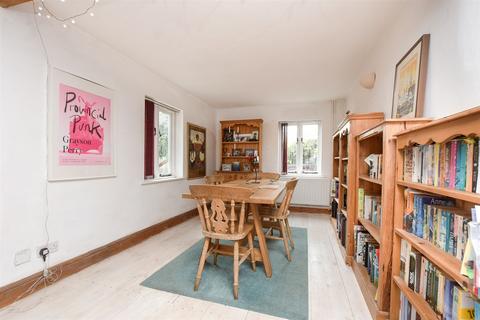 4 bedroom terraced house for sale, Painters Forstal, Faversham, Kent