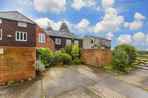 4 bedroom terraced house for sale, Painters Forstal, Faversham, Kent