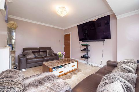 2 bedroom flat for sale, Edgeworth Close, London NW4