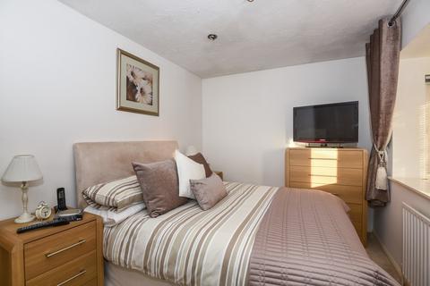 3 bedroom end of terrace house to rent, Eyston Drive, Weybridge, Surrey, KT13