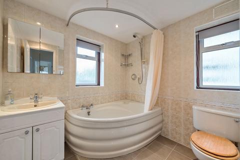 5 Markfield Road, Caterham, CR3 6RP