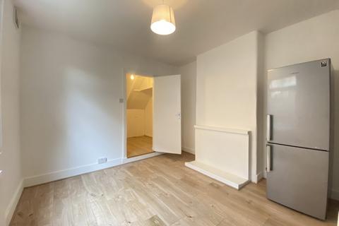 2 bedroom maisonette for sale, Rosslyn Crescent, Harrow HA1