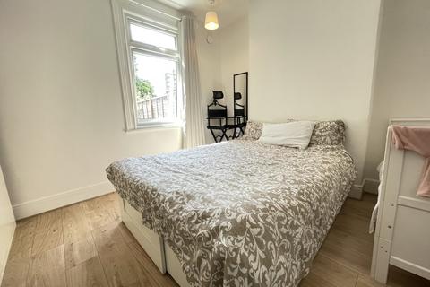 2 bedroom maisonette for sale, Rosslyn Crescent, Harrow HA1