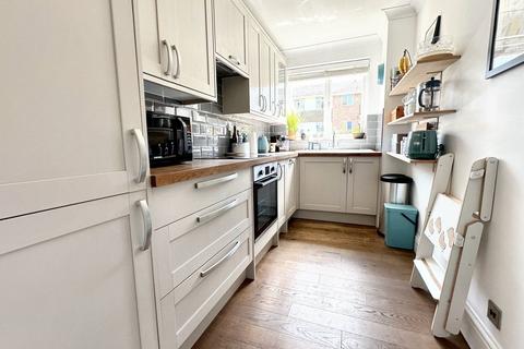 2 bedroom ground floor flat for sale, Lustrells Vale, Saltdean, Brighton BN2