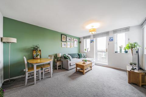 1 bedroom flat for sale, St James's Drive, Balham