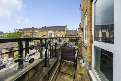 1 bedroom flat for sale, St James's Drive, Balham