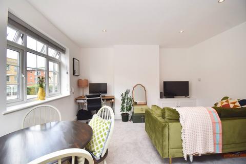 1 bedroom apartment for sale, Hersham Road, Walton-on-Thames, KT12
