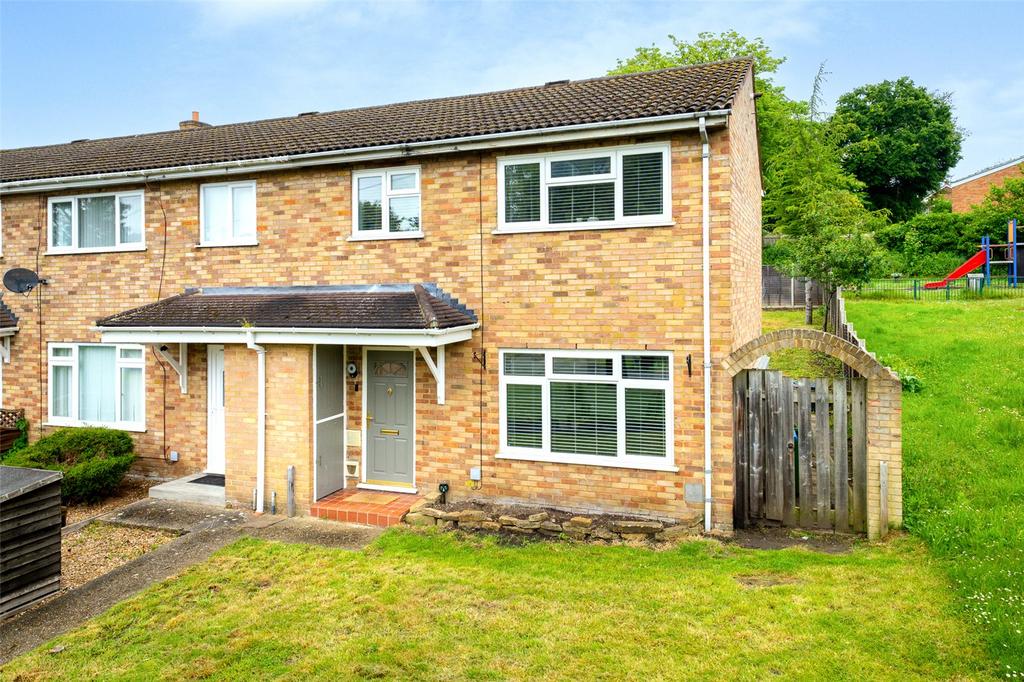 Sandhurst, Berkshire GU47 3 bed end of terrace house for sale £425,000