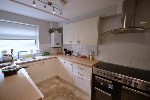6 bedroom end of terrace house to rent, Badger Farm