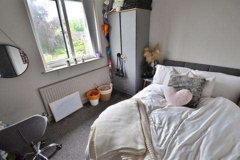 6 bedroom end of terrace house to rent, Badger Farm